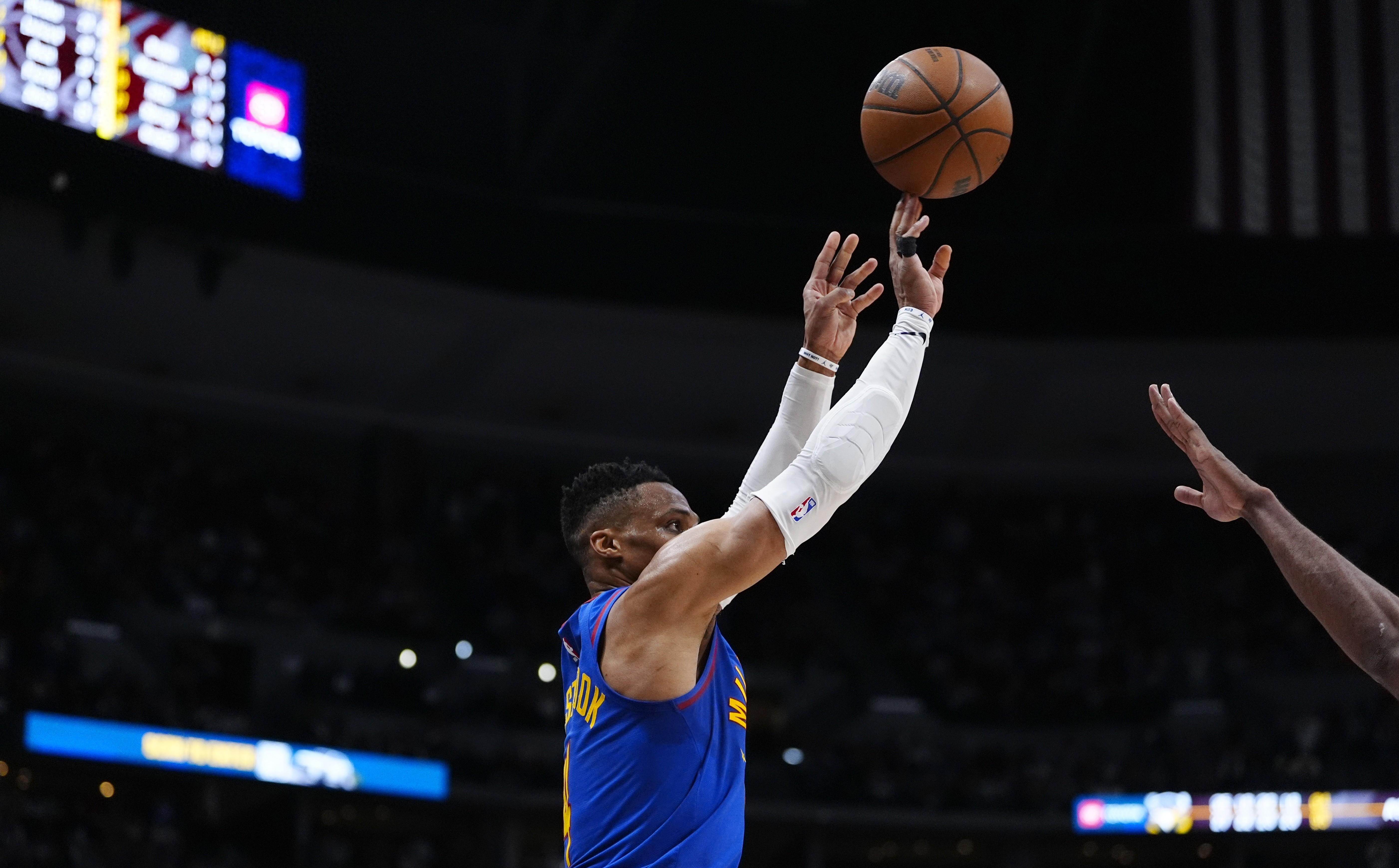 穆古鲁扎重返赛场，重返赛场首场状态出色，掘金观众沸腾！全场沸腾不已