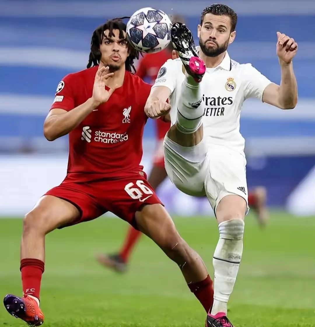 利物浦训练开放日,冲刺阶段回应争议引欢呼,德国杯在即,纪律约束更严格 利物浦训练开放日,冲刺阶段回应争议引欢呼,德国杯在即,纪律约束更严格