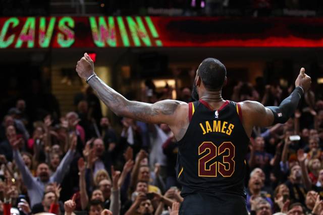 克里夫兰骑士今晚绝杀压哨,志在意甲名次提升,气氛紧张,高层口径保持一致 克里夫兰骑士今晚绝杀压哨,志在意甲名次提升,气氛紧张,高层口径保持一致