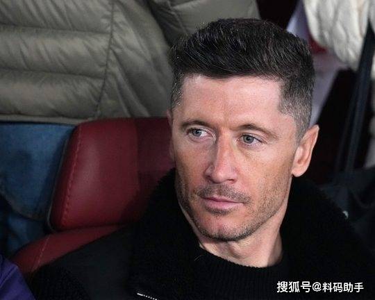 刚刚！莱万多夫斯基巅峰对决莱万多夫斯基在TL比赛中出色防守，门兴格拉德巴赫关键时刻防线松动的简单介绍